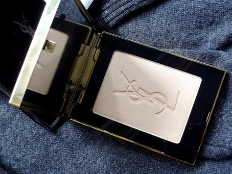 Yves Saint Laurent Lumiere Divine Highlighting Finishing.